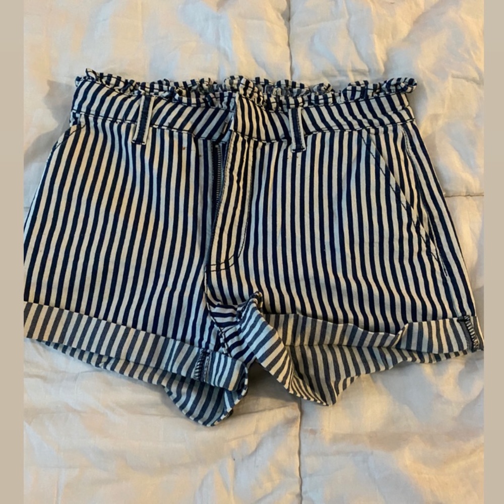 Striped high wasted shorts